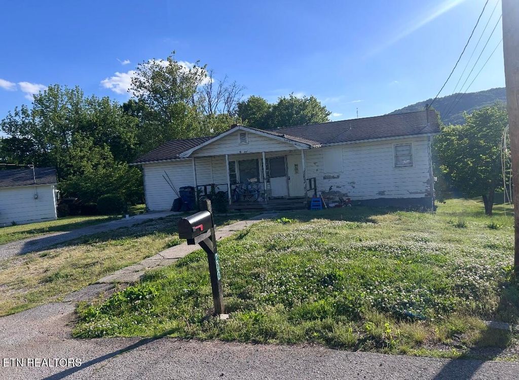 Photo of 200 McCarroll Ave, Harriman, TN 37748 (MLS # 1340145)
