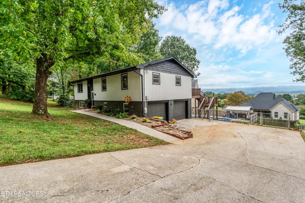 Photo of 2906 Big Bend Drive, Maryville, TN 37803 (MLS # 1316904)