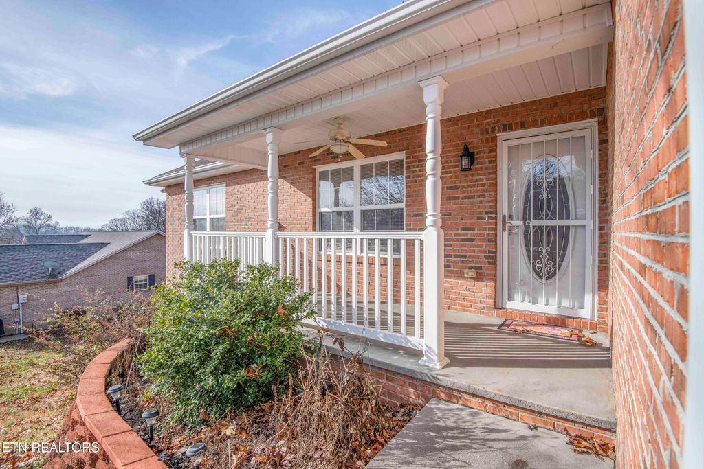 Photo of 4723 Chesney Meadows Drive, Strawberry Plains, TN 37871 (MLS # 1323258)