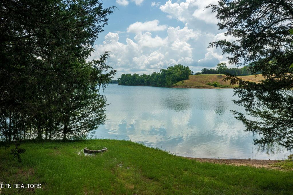 Photo of 3819 Island View Rd, Sevierville, TN 37876 (MLS # 1275096)