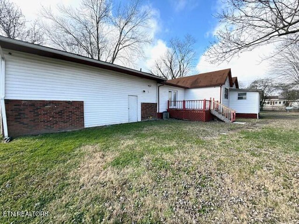 Photo of 604 Church Ave, Rocky Top, TN 37769 (MLS # 1323781)