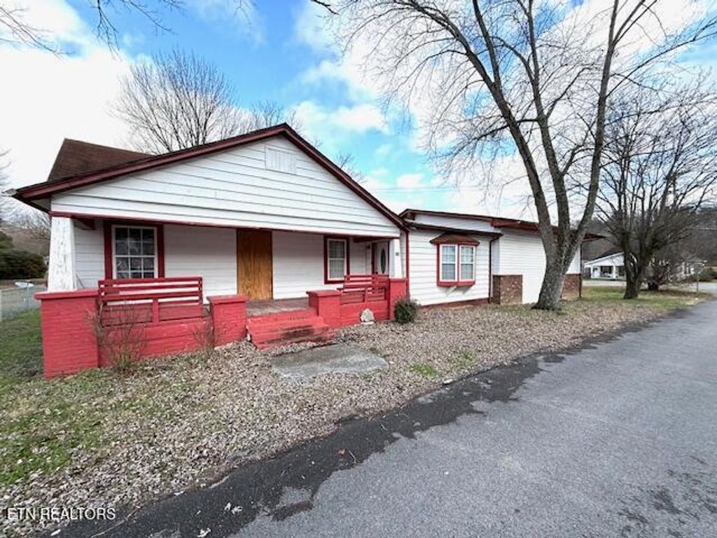 Photo of 604 Church Ave, Rocky Top, TN 37769 (MLS # 1323781)