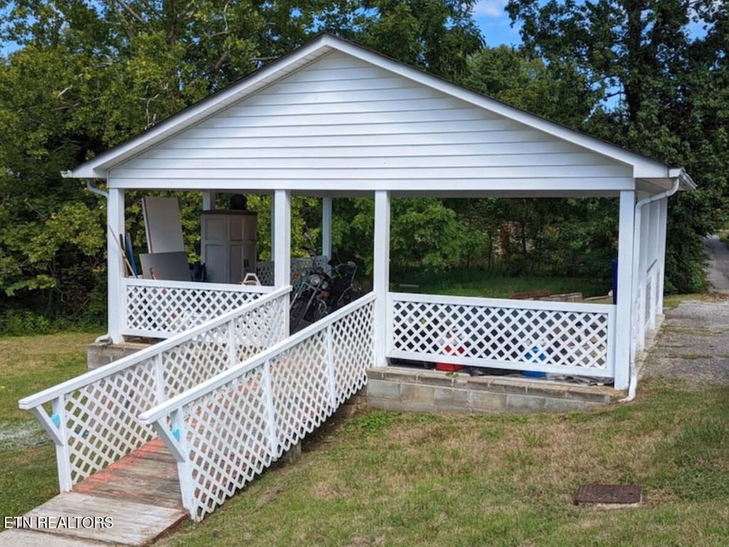 Photo of 116 Flanders Ave #2, Harriman, TN 37748 (MLS # 1341206)