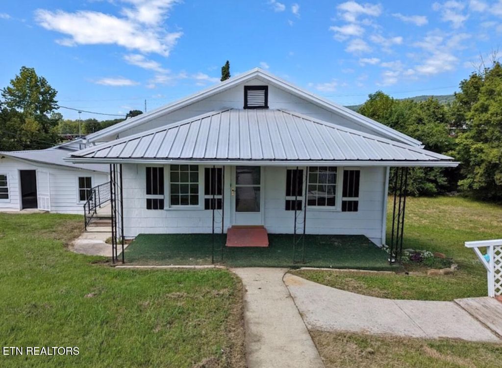 Photo of 116 Flanders Ave #2, Harriman, TN 37748 (MLS # 1341206)