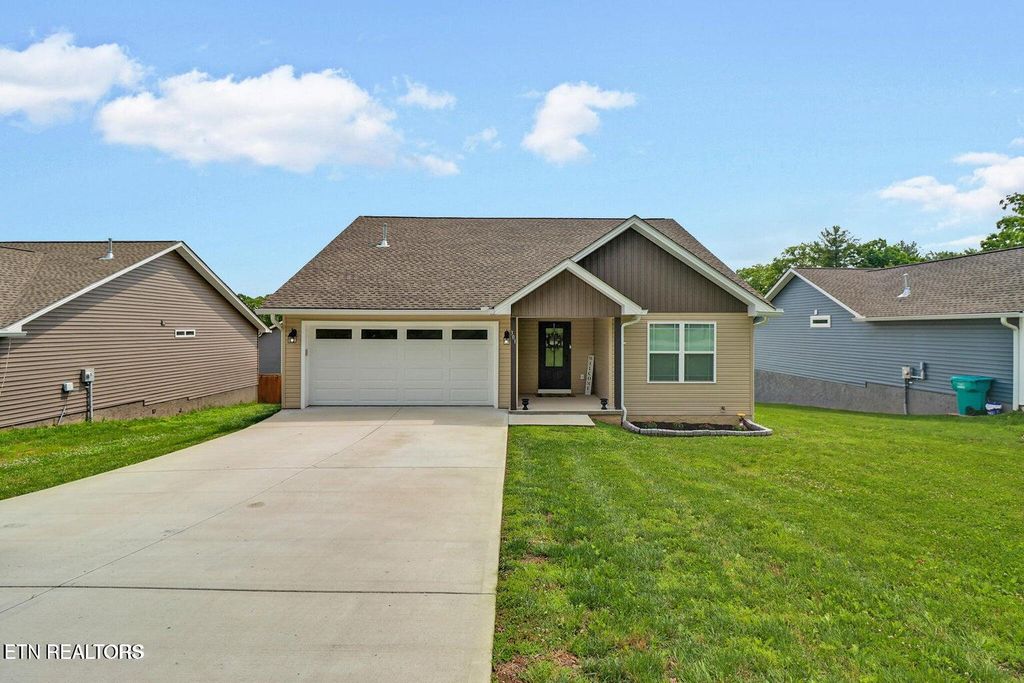 Photo of 301 Dayton Ave, Crossville, TN 38555 (MLS # 1335761)