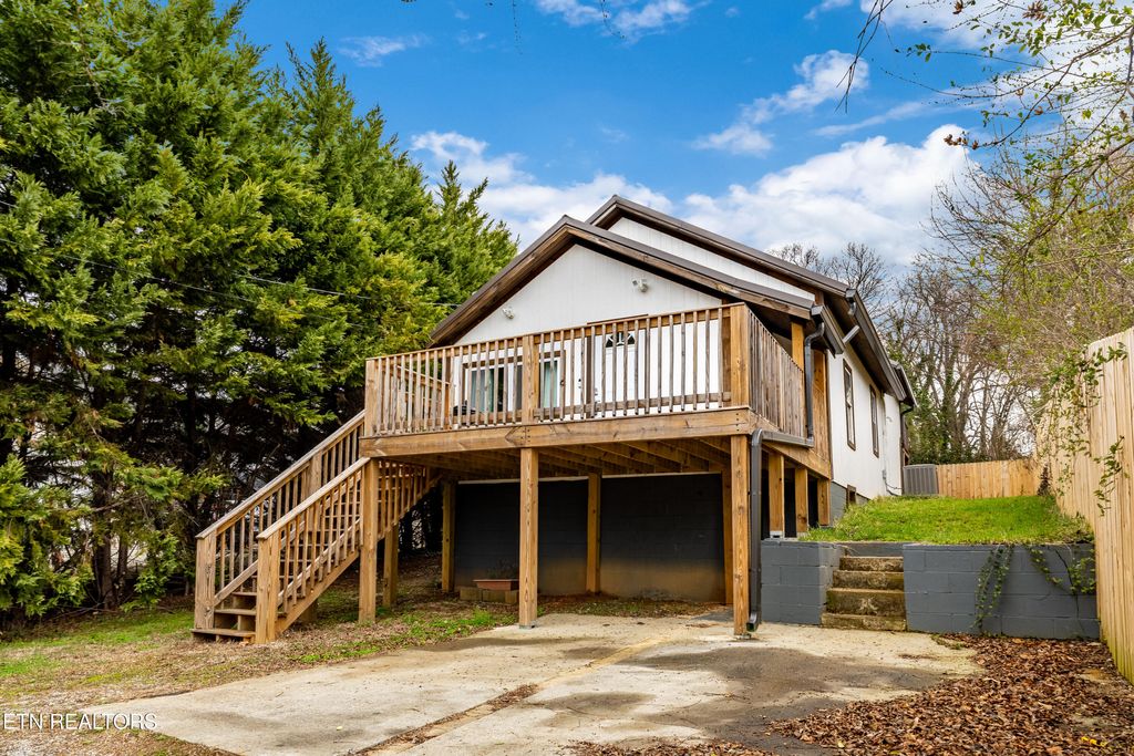 Photo of 838 Railroad St, Maryville, TN 37804 (MLS # 1331442)