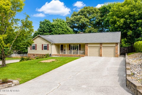 Photo of 1429 Farrington Drive, Knoxville, TN 37923 (MLS # 1349615)