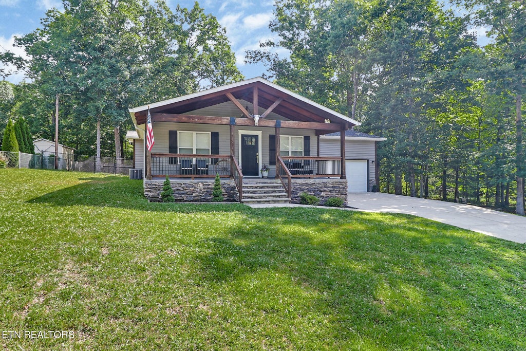 Photo of 1004 Tia Lane, Crossville, TN 38572 (MLS # 1344592)