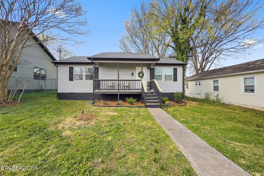 Photo of 2451 Cecil Ave, Knoxville, TN 37917 (MLS # 1334463)