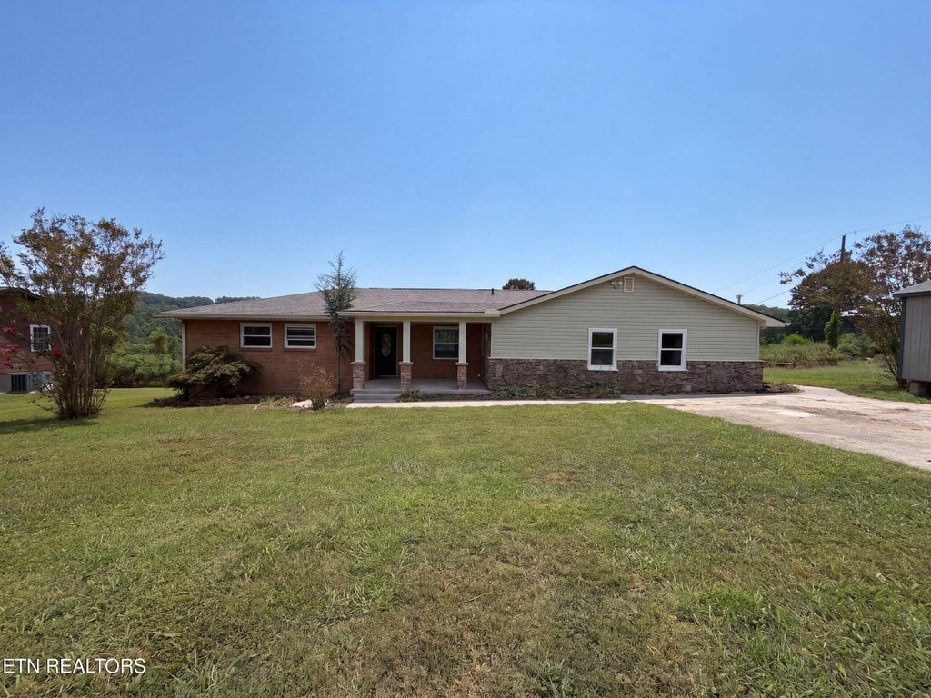 Photo of 302 Sunset Lane, Harriman, TN 37748 (MLS # 1356677)
