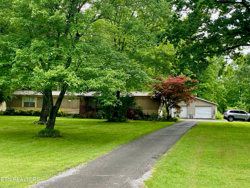 Photo of 476 W Jackson Ave, Spring City, TN 37381 (MLS # 1301387)