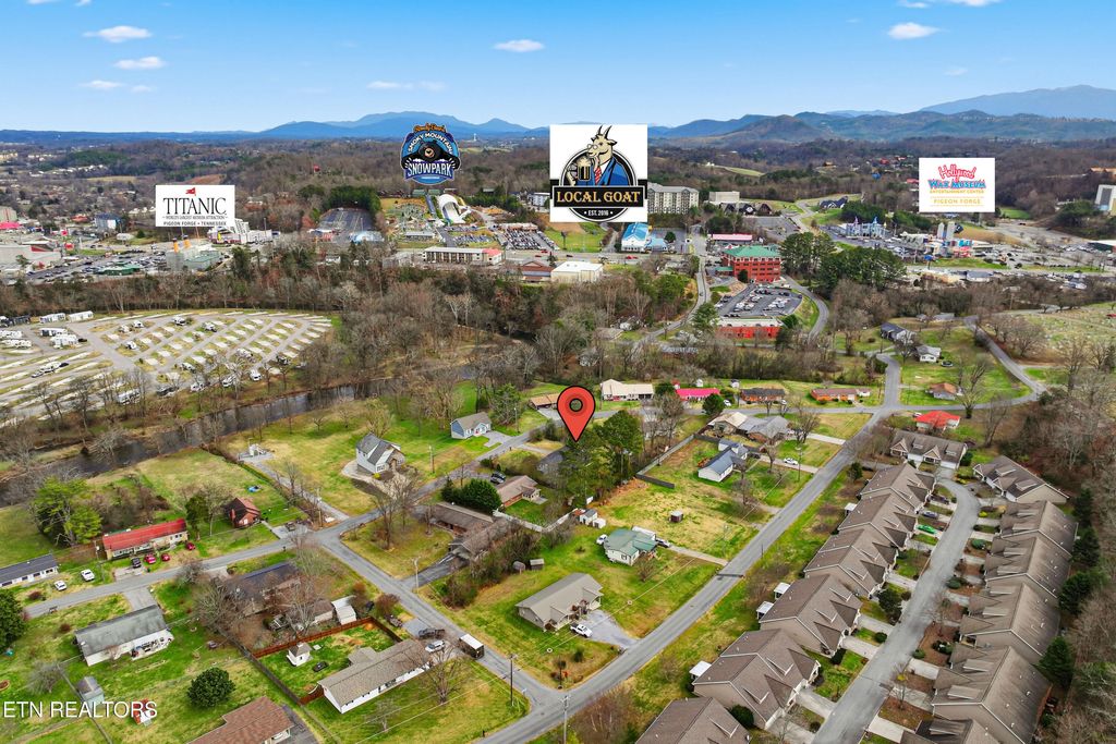 Photo of 335 Fenway Dr Drive, Sevierville, TN 37863 (MLS # 1324210)