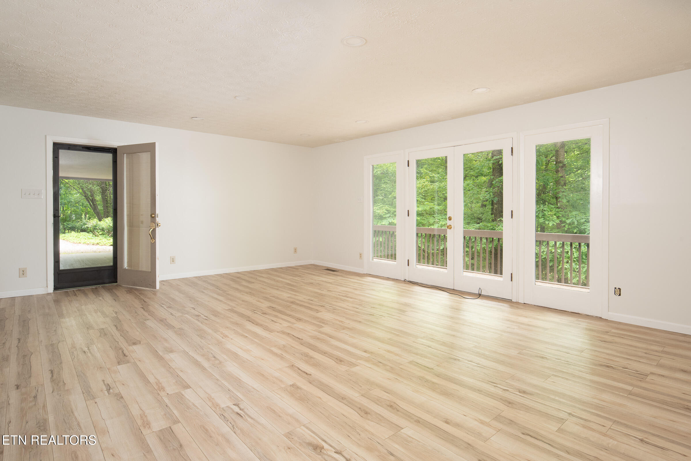123 Manor Rd
