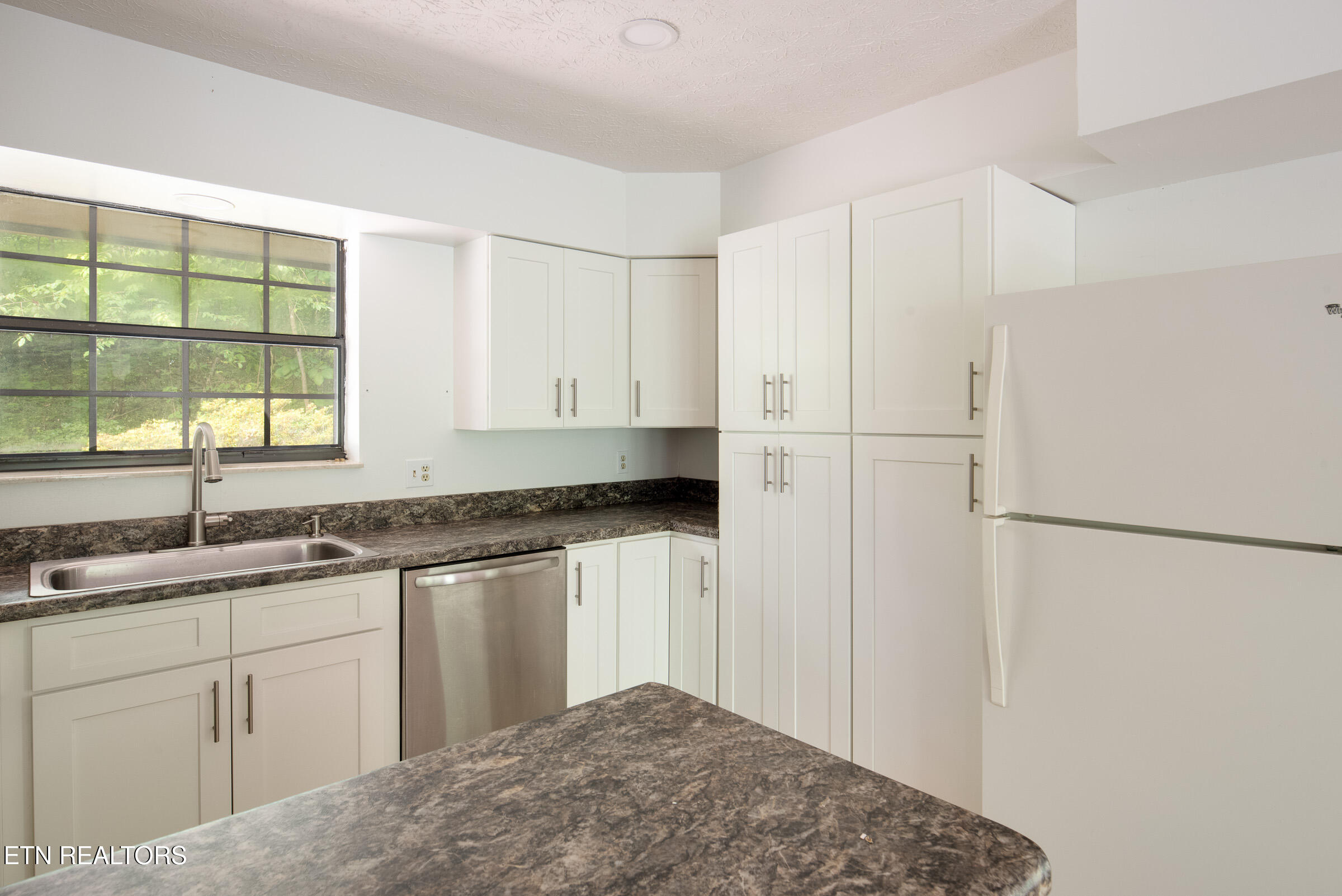 123 Manor Rd