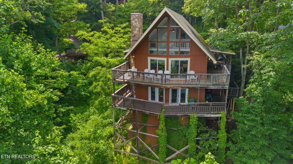 Photo of 1571 Zermatt Drive, Gatlinburg, TN 37738 (MLS # 1307771)