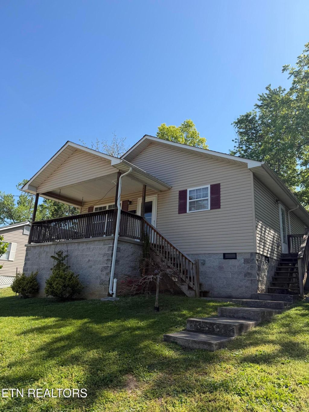 Photo of 216 N Cross St, Oneida, TN 37841 (MLS # 1337907)