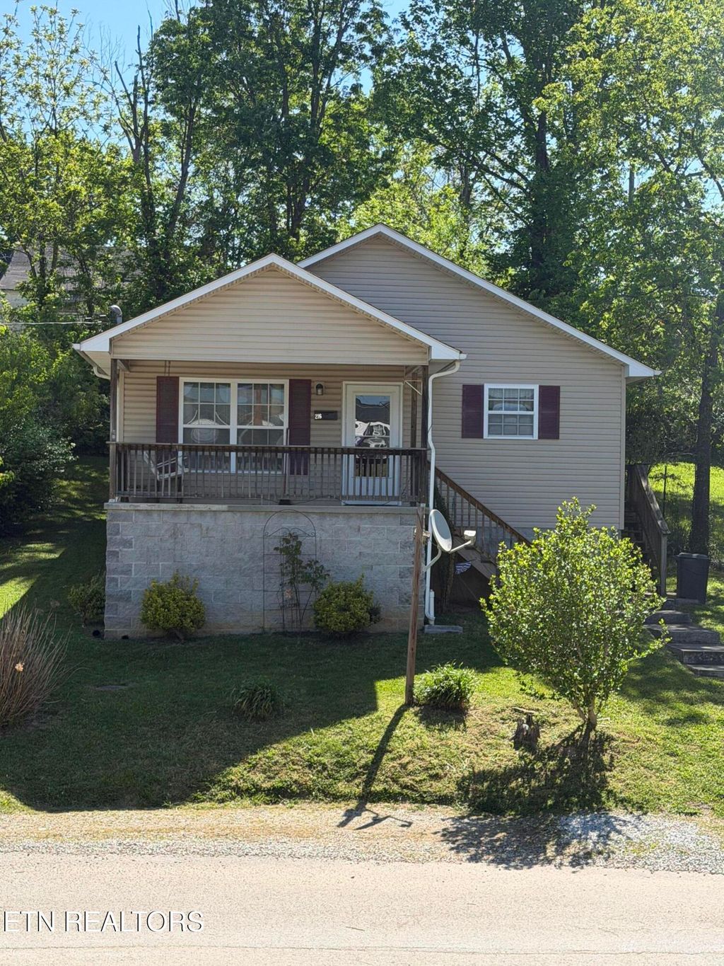 Photo of 216 N Cross St, Oneida, TN 37841 (MLS # 1337907)