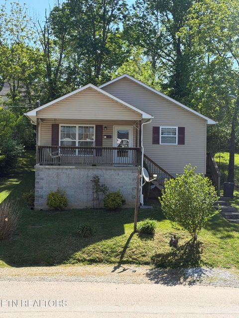 Photo of 216 N Cross St, Oneida, TN 37841 (MLS # 1337907)
