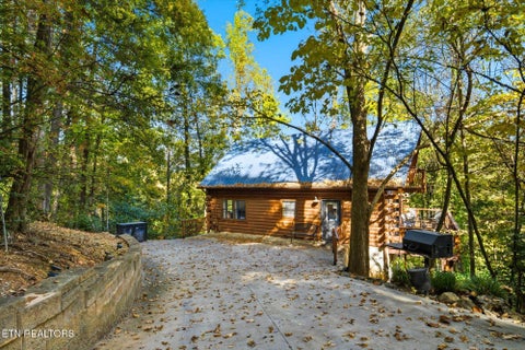 Photo of 333 Sugar View Drive, Sevierville, TN 37876 (MLS # 1360417)