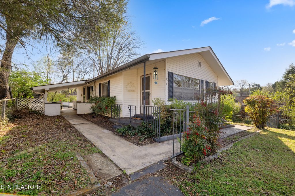 Photo of 618 Elizabeth St, Maryville, TN 37804 (MLS # 1335107)