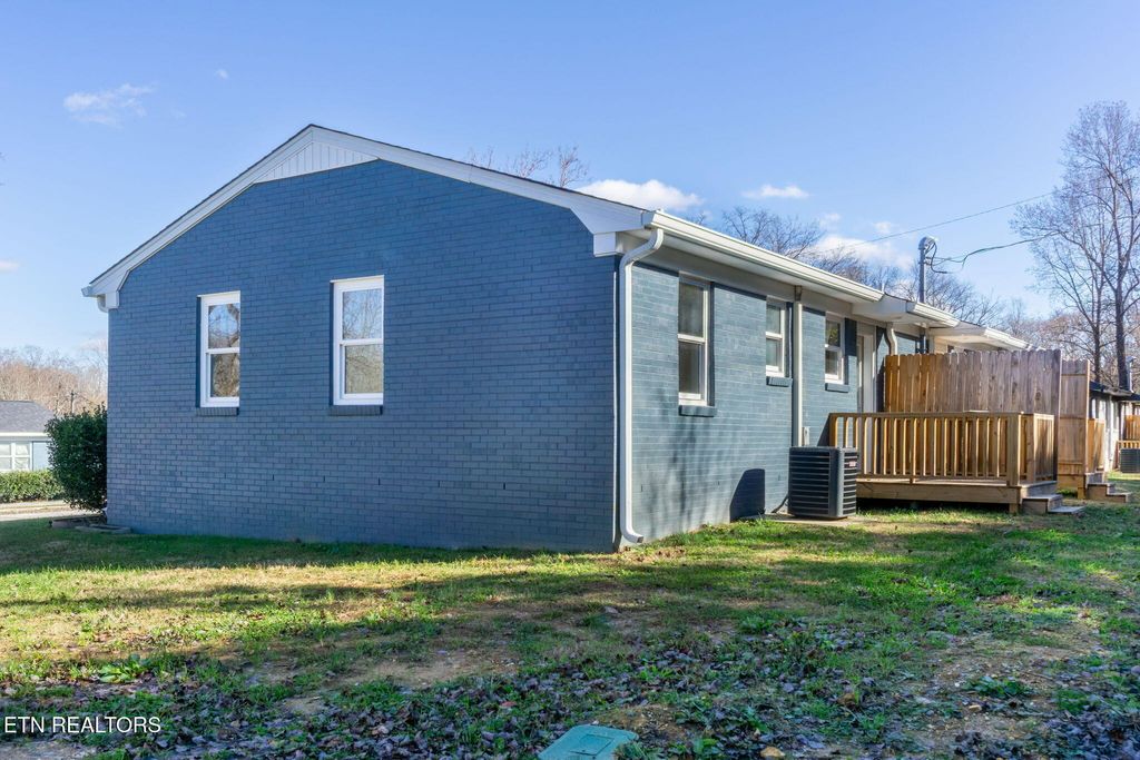 Photo of 156 Boatman St St, Cookeville, TN 38501 (MLS # 1323235)