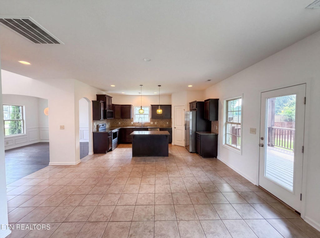 Photo of 791 W Glenview Drive, Lenoir City, TN 37771 (MLS # 1351063)