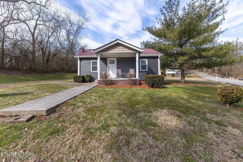 Photo of 919 Hudson St, Sweetwater, TN 37874 (MLS # 1328355)