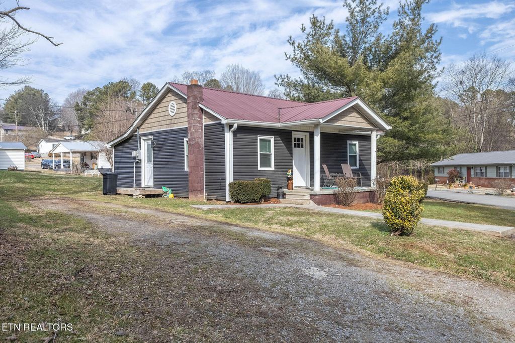 Photo of 919 Hudson St, Sweetwater, TN 37874 (MLS # 1328355)