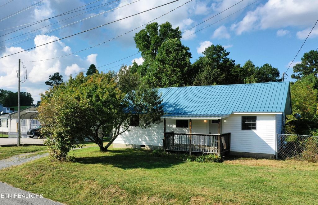 Photo of 2146 Snodgrass Rd, New Tazewell, TN 37825 (MLS # 1241511)