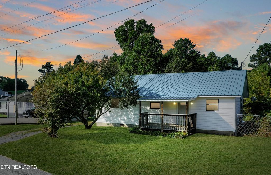 Photo of 2146 Snodgrass Rd, New Tazewell, TN 37825 (MLS # 1241511)