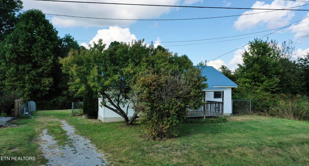Photo of 2146 Snodgrass Rd, New Tazewell, TN 37825 (MLS # 1241511)