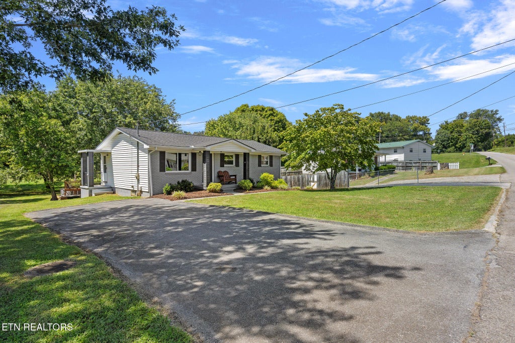 Photo of 2836 Black Oak Rd, Jefferson City, TN 37760 (MLS # 1354299)