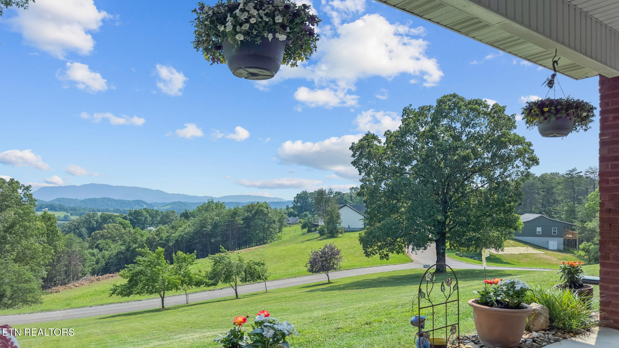 854 River Cliff Drive