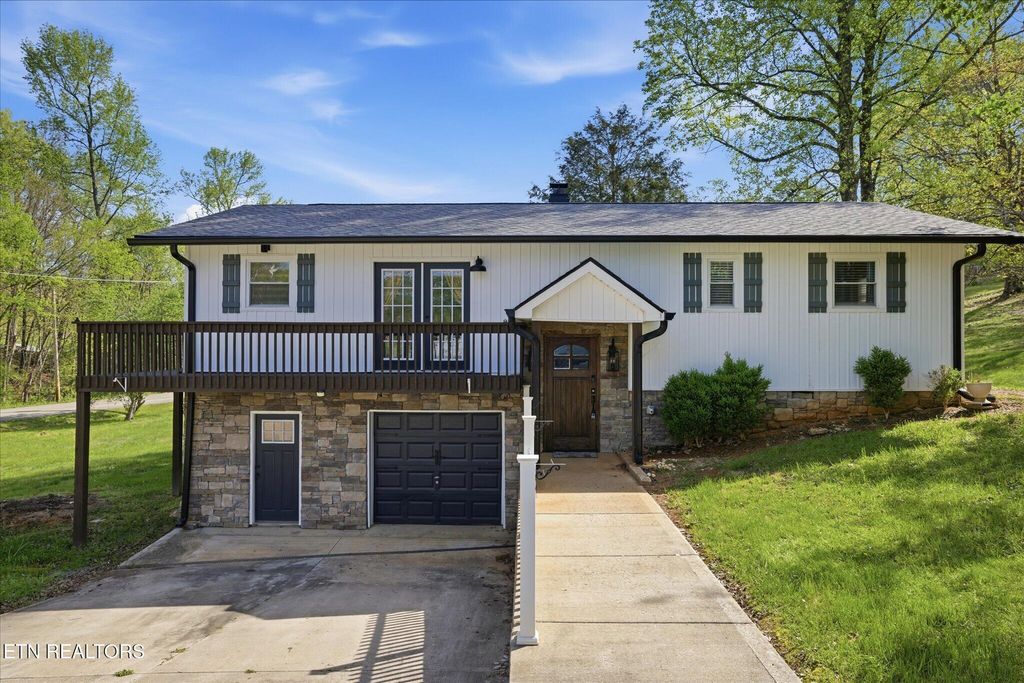 Photo of 1828 Oak Hills Drive, Kingston, TN 37763 (MLS # 1335995)
