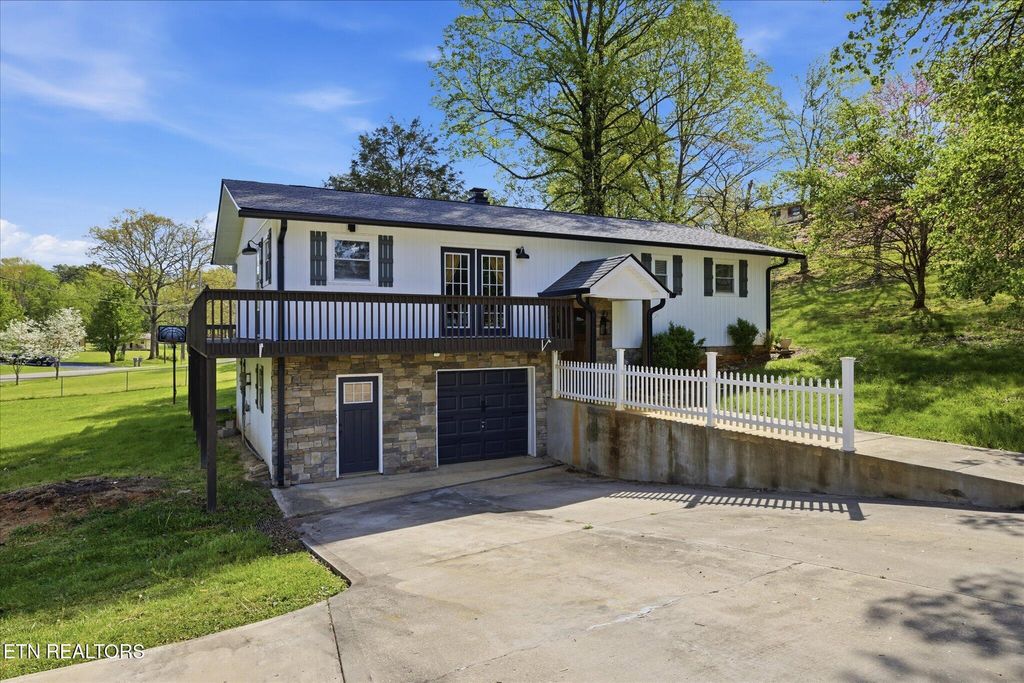 Photo of 1828 Oak Hills Drive, Kingston, TN 37763 (MLS # 1335995)