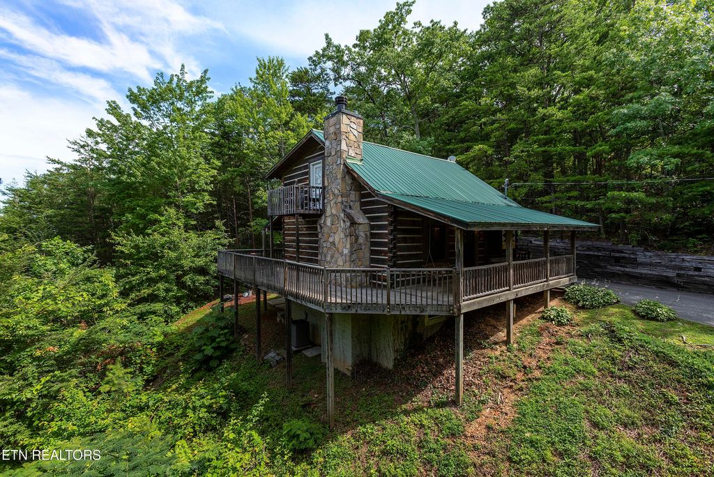 Photo of 2526 N School House Gap Rd, Sevierville, TN 37876 (MLS # 1305642)