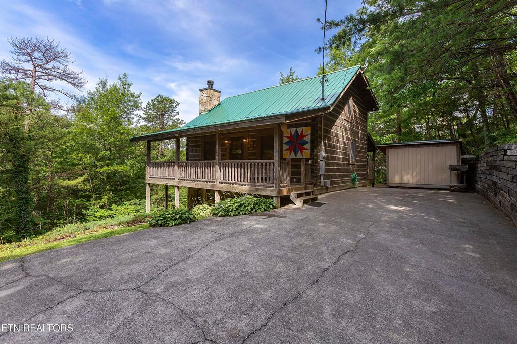 Photo of 2526 N School House Gap Rd, Sevierville, TN 37876 (MLS # 1305642)