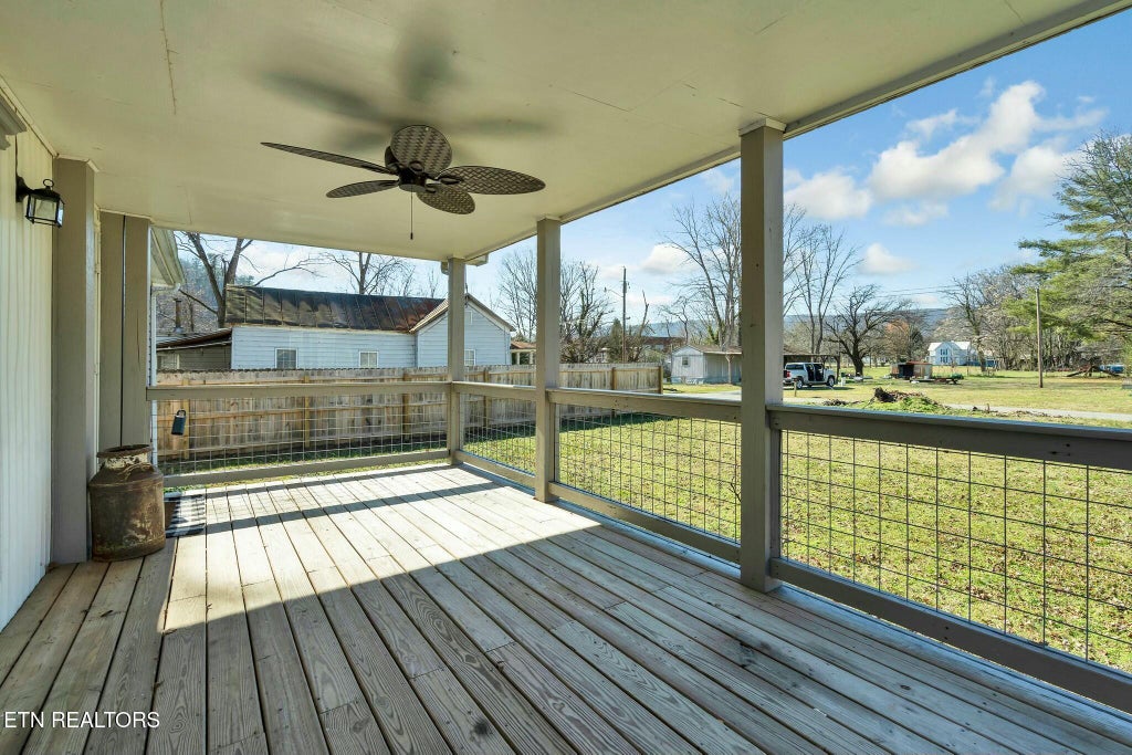 Photo of 330 Hilleary St, Spring City, TN 37381 (MLS # 1290288)