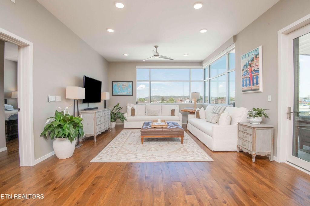 Photo of 333 W Depot Ave #509, Knoxville, TN 37917 (MLS # 1337947)