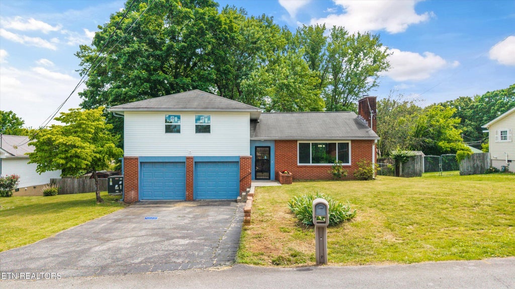 Photo of 121 Washburn Circle, Oak Ridge, TN 37830 (MLS # 1340769)