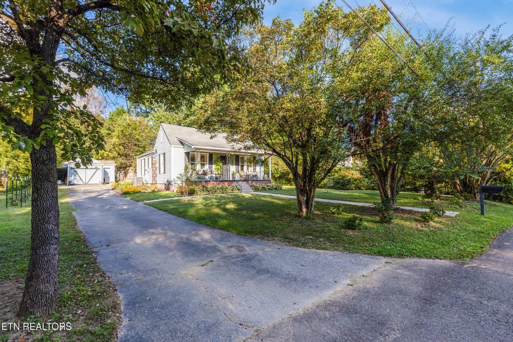 Photo of 5030 Fowler Lane, Knoxville, TN 37918 (MLS # 1317359)