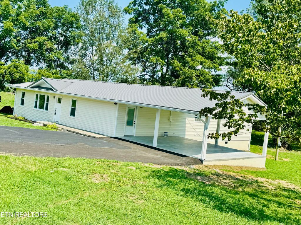 Photo of 1719 BROOKS St, Tazewell, TN 37879 (MLS # 1270825)