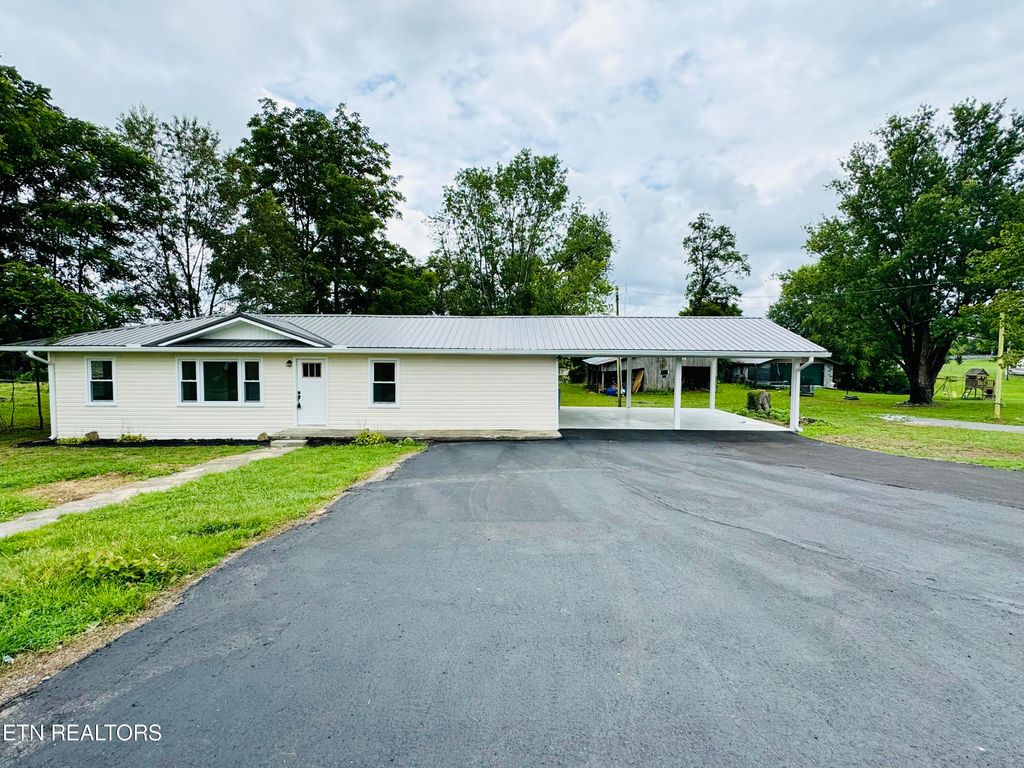 Photo of 1719 BROOKS St, Tazewell, TN 37879 (MLS # 1270825)