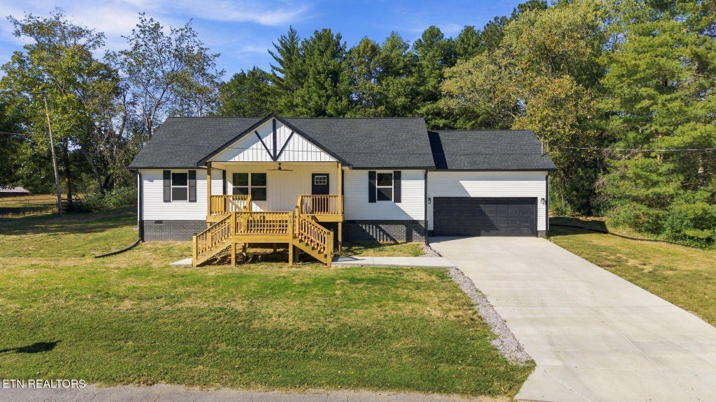 Photo of 610 Lawrence St, Etowah, TN 37331 (MLS # 1359642)