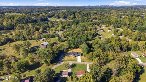 Tiny photo for 610 Lawrence St, Etowah, TN 37331 (MLS # 1359642)