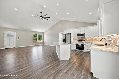 Tiny photo for 610 Lawrence St, Etowah, TN 37331 (MLS # 1359642)