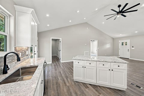 Tiny photo for 610 Lawrence St, Etowah, TN 37331 (MLS # 1359642)