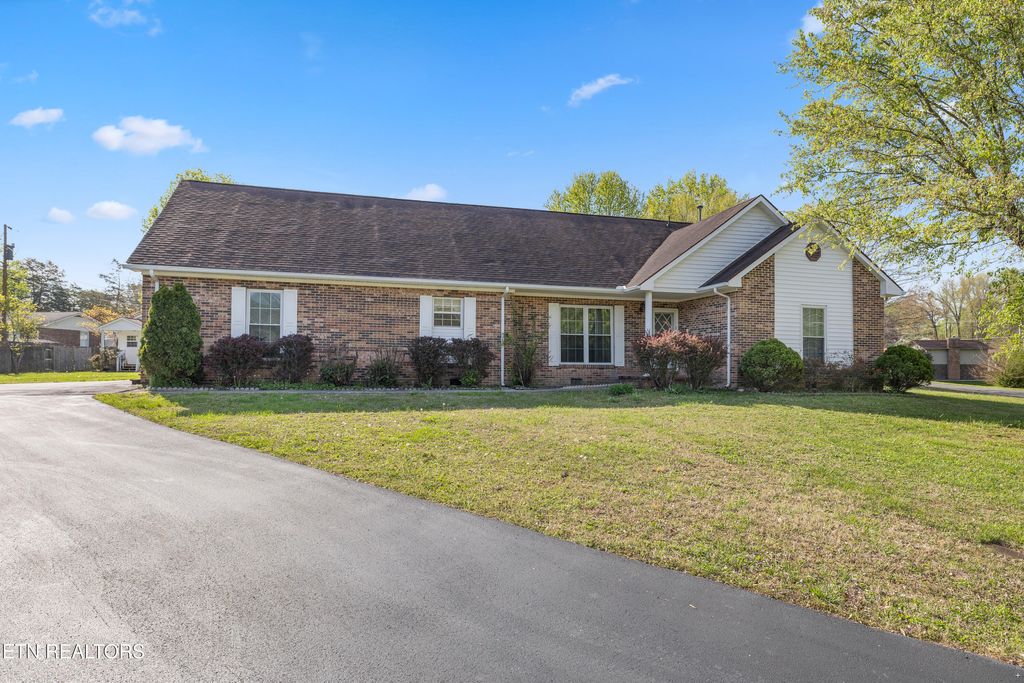 Photo of 154 Scarlett Drive, LaFollette, TN 37766 (MLS # 1298474)