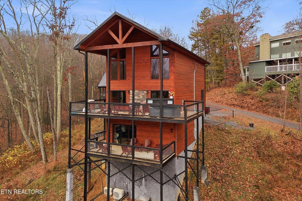 Photo of 1110 Laddie Buck Lane, Gatlinburg, TN 37738 (MLS # 1322806)