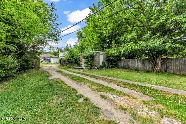 123 E Springdale Ave